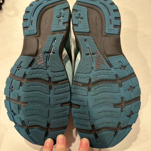 Brooks Ghost Tennis Shoes - Picture 9 of 9